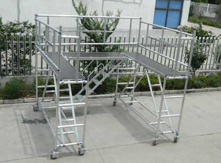 人比樓高，不是幻想是借助了鋁合金腳手架